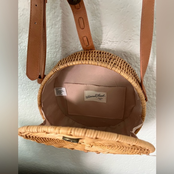 Round Woven boho Crossbody Bag - Picture 3 of 3